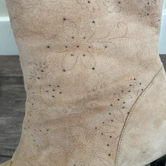 Roberto Vianni Tan Suede Boots, EU 37 - Picture 3 of 11